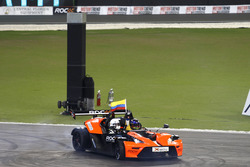 Ganador de la carrera Juan Pablo Montoya, KTM X-Bow Comp R