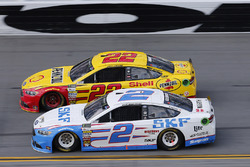 Joey Logano, Team Penske, Ford; Brad Keselowski, Team Penske, Ford