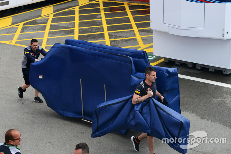 Scuderia Toro Rosso mechanics, Scuderia Toro Rosso STR12 floor