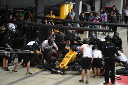 Arrêt au stand de Jolyon Palmer, Renault Sport F1 Team RS17