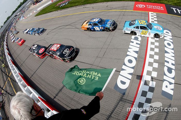 Arrancada: Daniel Hemric, Richard Childress Racing Chevrolet líder