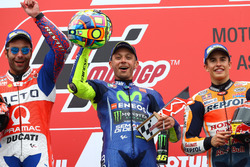 Podio: segundo lugar Danilo Petrucci, Pramac Racing, ganador de la carrera Valentino Rossi, Yamaha