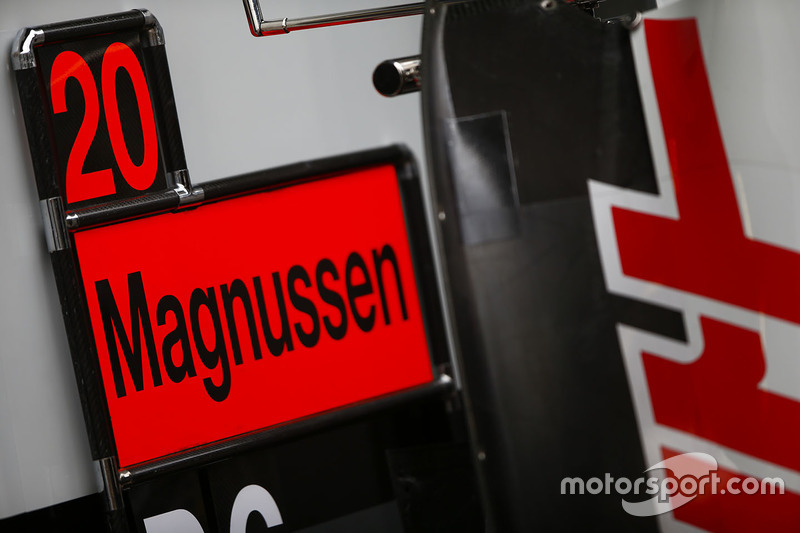 A pit board for Kevin Magnussen Haas F1 Team VF-18