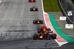 Max Verstappen, Red Bull Racing RB14, Kimi Raikkonen, Ferrari SF71H, Daniel Ricciardo, Red Bull Racing RB14, Romain Grosjean, Haas F1 Team VF-18