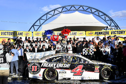 Race winner Kevin Harvick, Stewart-Haas Racing, Ford