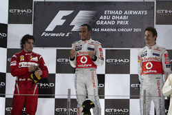 Podyum: 2. Fernando Alonso, Ferrari, Yarış galibi Lewis Hamilton, McLaren, 3. Jenson Button, McLaren