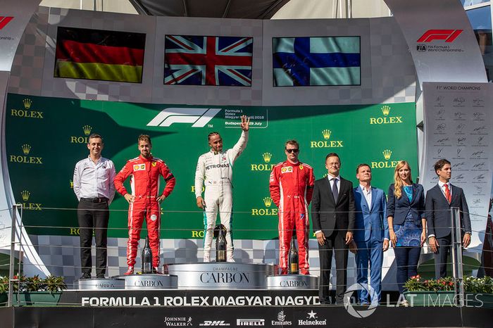Podio: segundo lugar Sebastian Vettel, Ferrari, ganador de la carrera Lewis Hamilton, Mercedes-AMG F1 y tercer lugar Kimi Raikkonen, Ferrari 