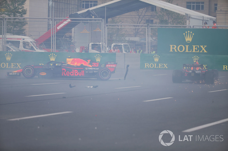 Max Verstappen, Red Bull Racing RB14 and Daniel Ricciardo, Red Bull Racing RB14 crash