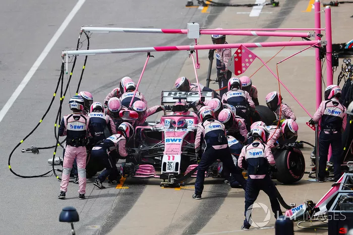 Sergio Perez, Force India VJM11, au stand