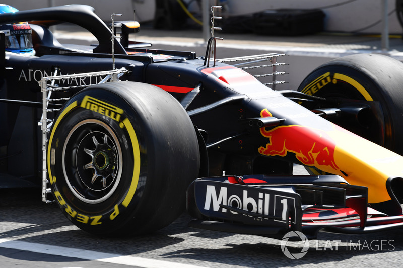 Daniel Ricciardo, Red Bull Racing RB14 with aero sensors