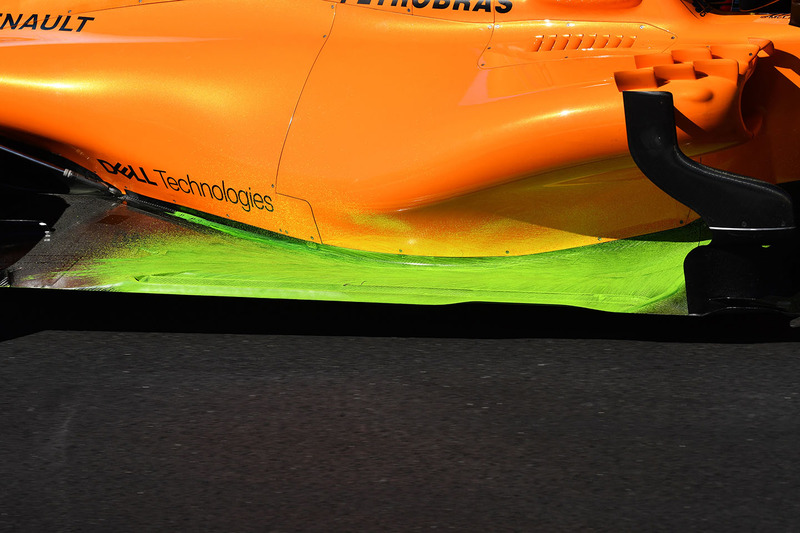 Stoffel Vandoorne, McLaren MCL33 with aero paint on sidepod and floor