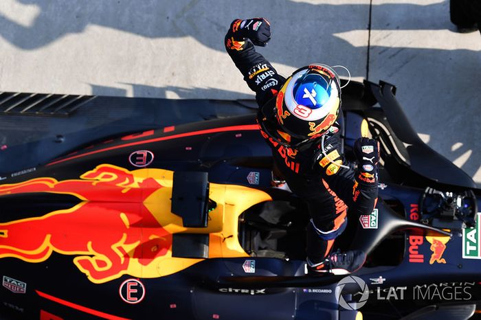 Ganador de la carrera Daniel Ricciardo, Red Bull Racing RB14 celebra en parc ferme