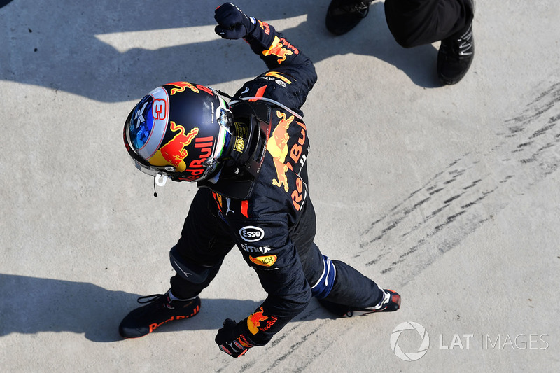 Daniel Ricciardo, Red Bull Racing merayakan kemenangan di parc ferme