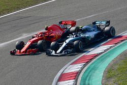 Kimi Raikkonen, Ferrari SF71H and Valtteri Bottas, Mercedes-AMG F1 W09 EQ Power+ battle