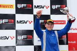 Podio: il terzo classificato Billy Monger, Carlin