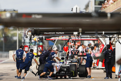 Felipe Massa, Williams FW40, is returned to the garage