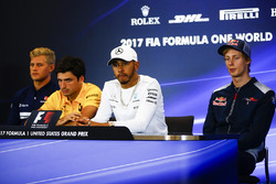 Marcus Ericsson, Sauber C36, Carlos Sainz Jr., Renault Sport F1 Team, Lewis Hamilton, Mercedes AMG F1, Brendon Hartley, Scuderia Toro Rosso