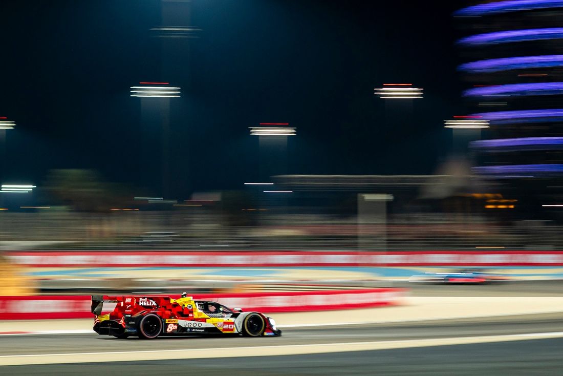 #20 BMW M Team WRT BMW M Hybrid V8: Rene Rast, Robin Frijns, Sheldon Van Der Linde