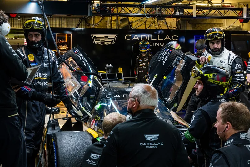 #38 Cadillac Hertz Team Jota Cadillac V-Series.R garage