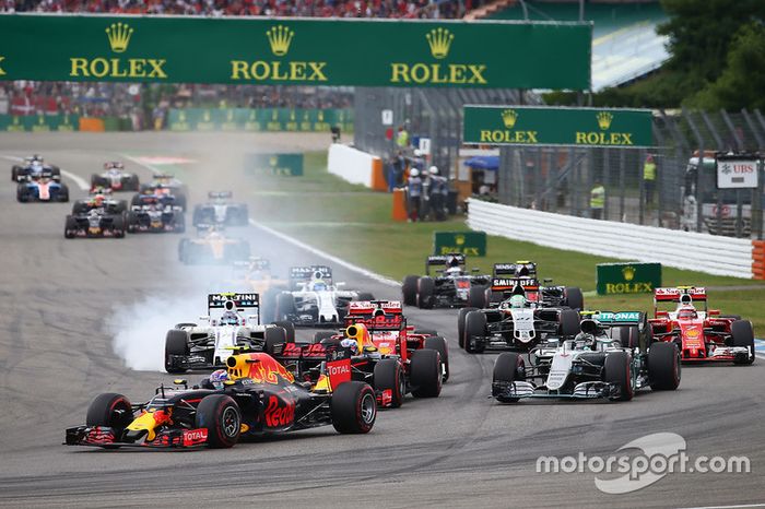 Max Verstappen, Red Bull Racing RB12 al inicio de la carrera