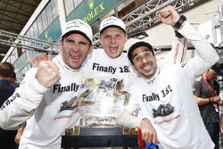 Les vainqueurs #2 Porsche Team Porsche 919 Hybrid: Romain Dumas, Neel Jani, Marc Lieb