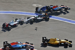 Marcus Ericsson, Sauber C35, Rio Haryanto, Manor Racing MRT05, Esteban Gutiérrez, Haas F1 Team VF-16