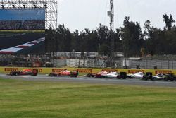 Daniel Ricciardo, Red Bull Racing RB12, Kimi Raikkonen, Ferrari SF16-H, Sebastian Vettel, Ferrari SF