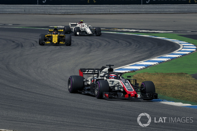 Romain Grosjean, Haas F1 Team VF-18, Carlos Sainz Jr., Renault Sport F1 Team R.S. 18, Charles Leclerc, Sauber C37