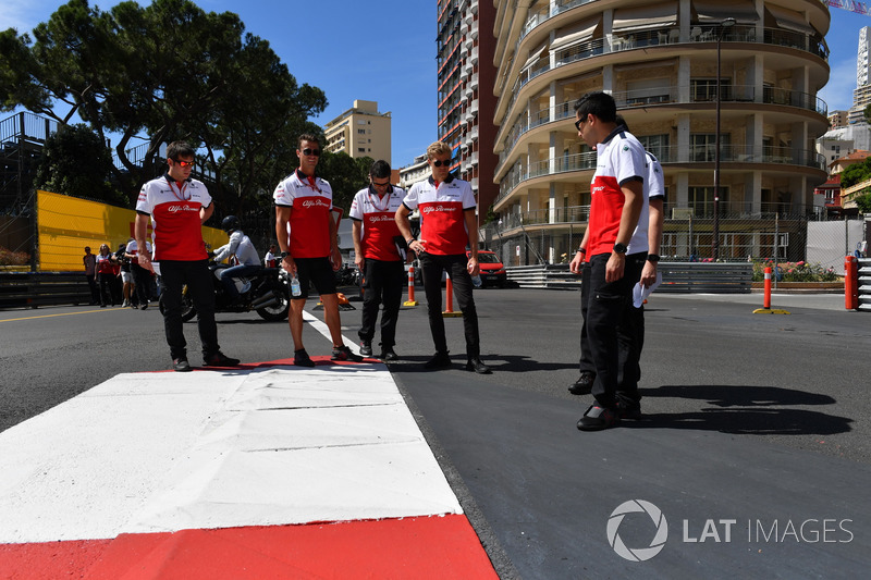 Marcus Ericsson, Sauber walks the track