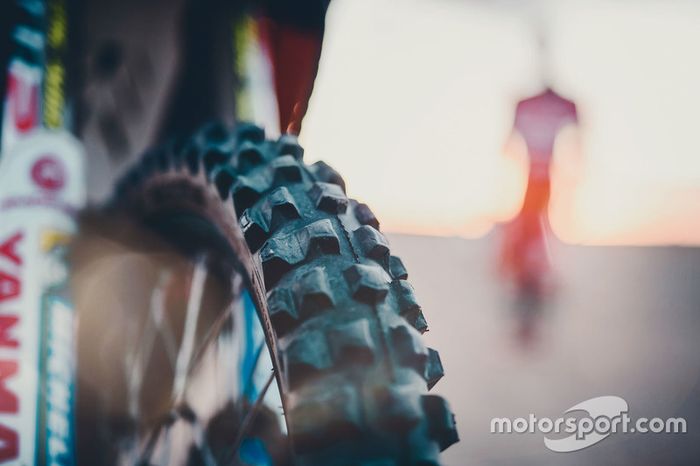 Detalle del neumu00e1tico de la KTM 450 Rally, Himoinsa Racing Team