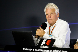 Charlie Whiting, directeur de course FIA en conférence de presse