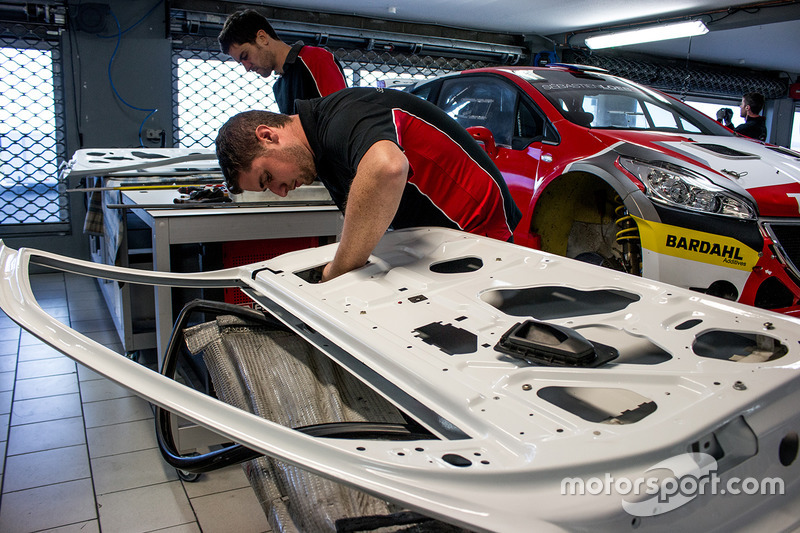 Sébastien Loeb Racing, ricostruzione della Peugeot 306 Maxi