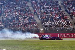 Brendon Hartley, Scuderia Toro Rosso STR12 retires from the race with engine failure