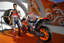 Marc Márquez y Dani Pedrosa durante el evento de Repsol en 'Fly Madrid'
