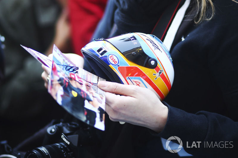 Fans of Fernando Alonso