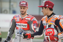 MOTO GP 2018 GRAND PRIX DES AMERIQUES Motogp-qatar-gp-2018-andrea-dovizioso-ducati-team-playing-a-joke-on-marc-marquez-repsol-ho