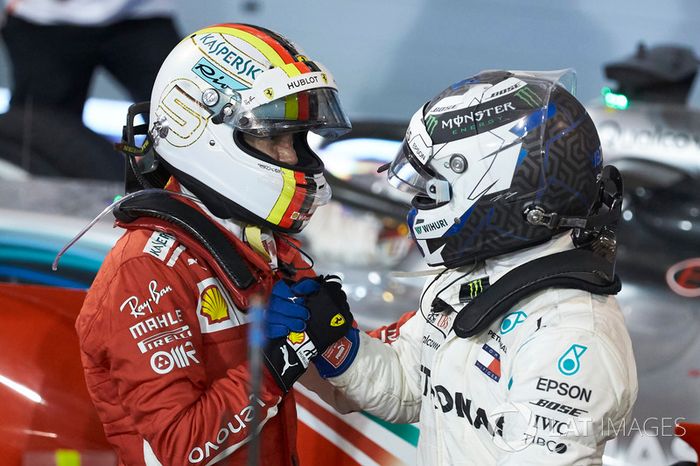 Valtteri Bottas, Mercedes AMG F1, Sebastian Vettel, Ferrari en Parc Ferme
