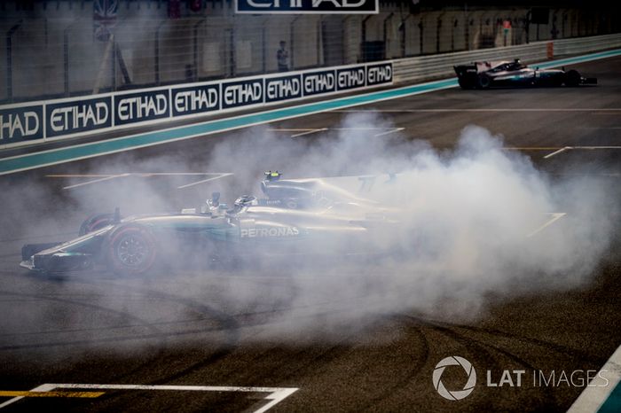 Ganador, Valtteri Bottas, Mercedes AMG F1 W08, celebra