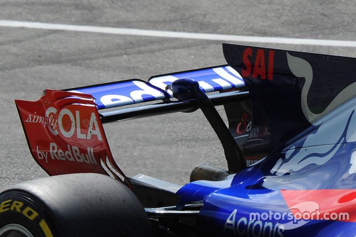 Carlos Sainz Jr., Scuderia Toro Rosso STR12 detalle del alerón trasero