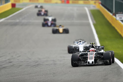 Kevin Magnussen, Haas F1 Team VF-17, Felipe Massa, Williams FW40