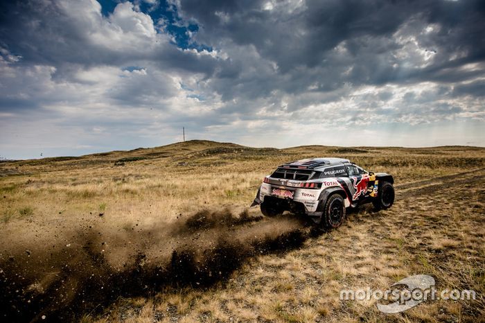 #104 Peugeot Sport Peugeot 3008 DKR: Sébastien Loeb, Daniel Elena