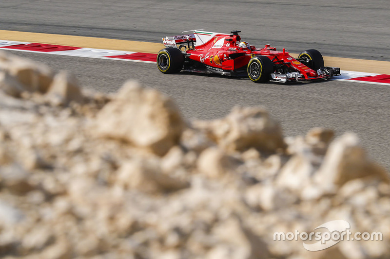 Mas do outro lado da garagem era só alegria. Sebastian Vettel foi o mais rápido da sexta-feira com 1min31s310, liderando as duas sessões.