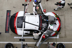 #91 Porsche Team Porsche 911 RSR: Richard Lietz, Frédéric Makowiecki