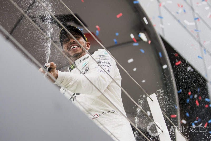 Race winner Lewis Hamilton, Mercedes AMG F1, sprays Champagne from the podium