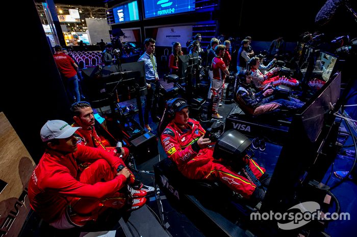 Lucas Di Grassi, ABT Schaeffler Audi Sport Y Daniel Abt, ABT Schaeffler Audi Sport veN A su compañero de equipo Patrik Holzmann