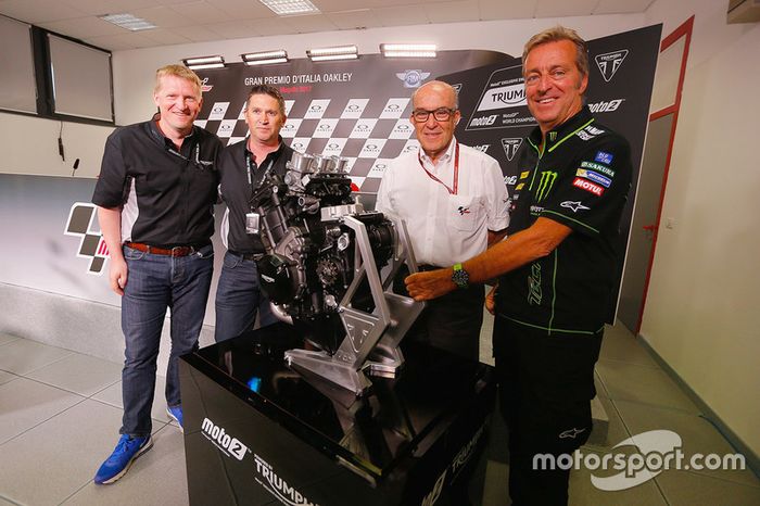 Paul Stroud, director comercial de motocicletas Triumph, Trevor Morris, Director técnico de ExternPro, Carmelo Ezpeleta, consejero delegado de Dorna, Hervé Poncharal, Presidente de IRTA