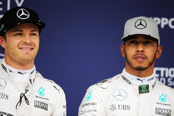 (L to R): Nico Rosberg, Mercedes AMG F1, second, with team mate Lewis Hamilton, Mercedes AMG F1, polesitter, in qualifying parc ferme