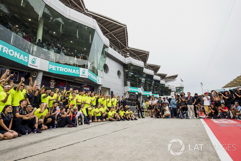 Max Verstappen, Red Bull Racing, race winner, Third place Daniel Ricciardo, Red Bull Racing, Christian Horner, Team Principal, Red Bull Racing, Helmut Markko, Consultant, Red Bull Racing, the Red Bull team celebrate