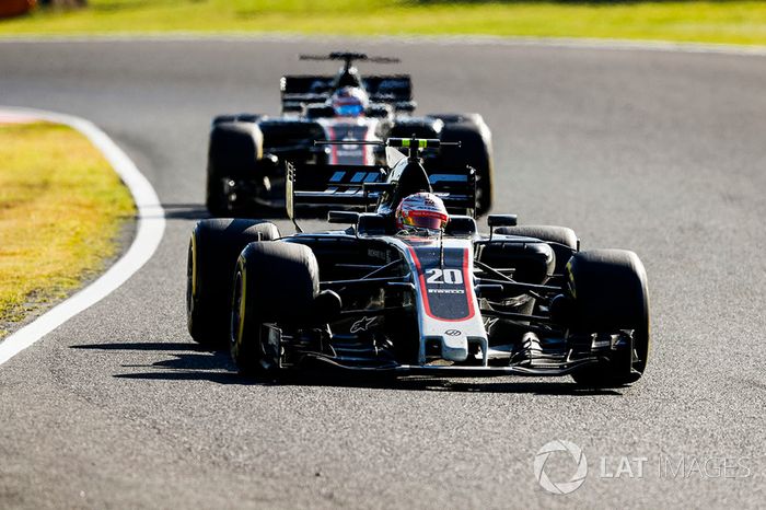  Kevin Magnussen, Haas F1 Team VF-17, Romain Grosjean, Haas F1 Team VF-17
