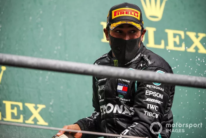 Podio: ganador Lewis Hamilton, Mercedes-AMG F1